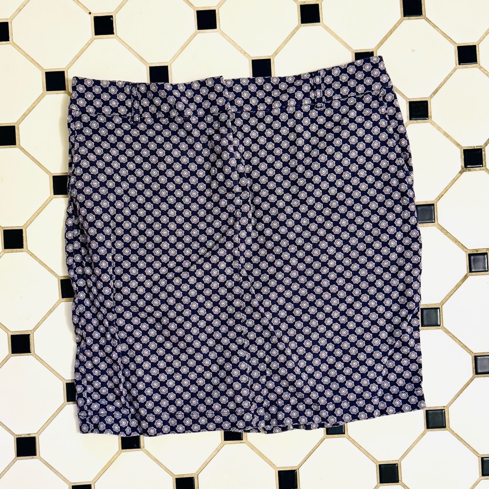 Stylish Navy and White Patterned Skirt - Picture 1 of 3